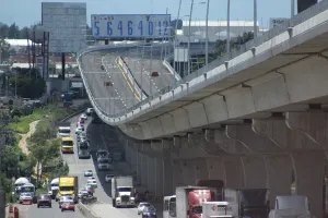 Empresa abusiva monopoliza el servicio de grúas en segundo piso