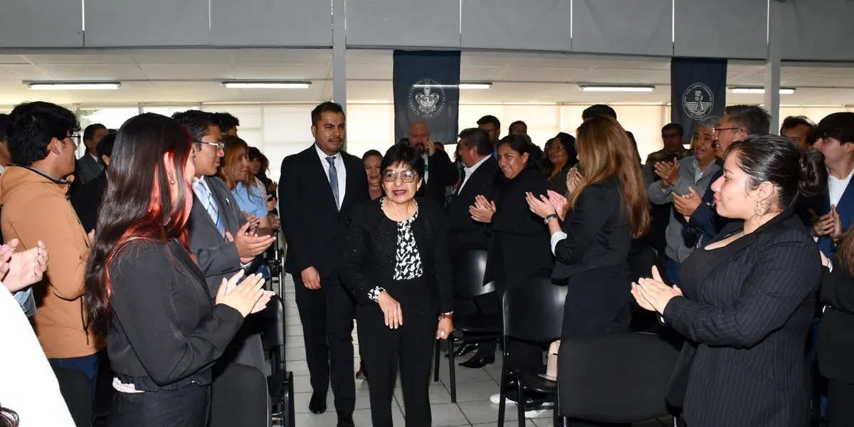 Preside Lilia Cedillo informe de labores de Ernesto Sandoval, director de la Preparatoria General Lázaro Cárdenas del Río