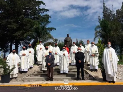 Inauguran ciclo escolar a distancia en el Seminario Palafoxiano