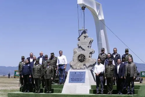 Gobernador de Puebla y titular de la Sedena colocan la primera piedra de la Industria Militar