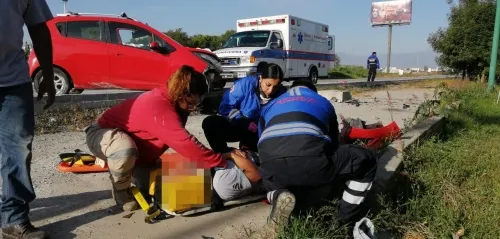 Conductor resulta herido tras percance en el Periférico Ecológico
