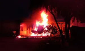 Controlan incendio en bodega de gasolina en Huixcolotla