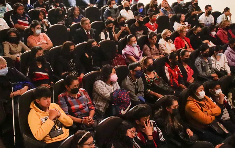 Este foro tuvo la finalidad de informar y mantener alertas a los estudiantes, sobre los riesgos de la vida digital