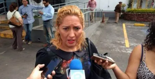 Vecinos amenazan con cerrar Paso Exprés si no se reparan desperfectos