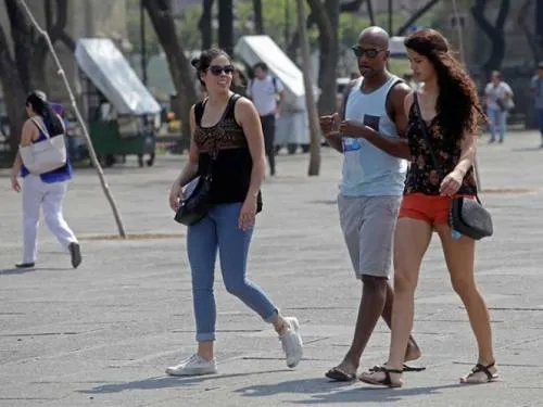 ¡Adiós, primavera, hola, verano!; prevén martes caluroso y lluvioso