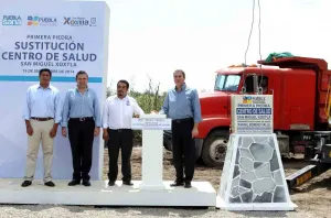 Estado coloca primera piedra de centro de salud en Xoxtla
