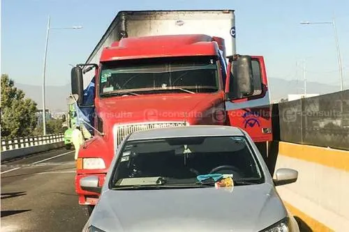 En intento de asalto, matan a conductor de tractocamión en segundo piso de la México-Puebla