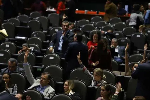 Diputados aumentan sanciones para quien compre huachicol