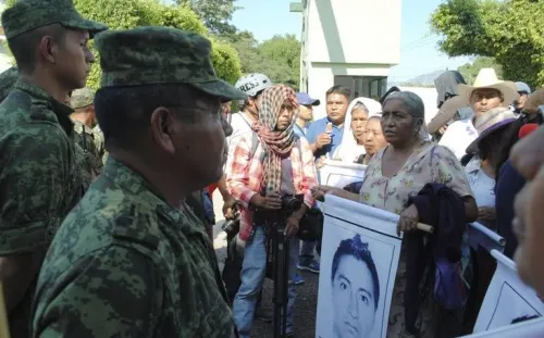 Alistan órdenes de aprehensión contra militares por caso Iguala, revelan a Reuters