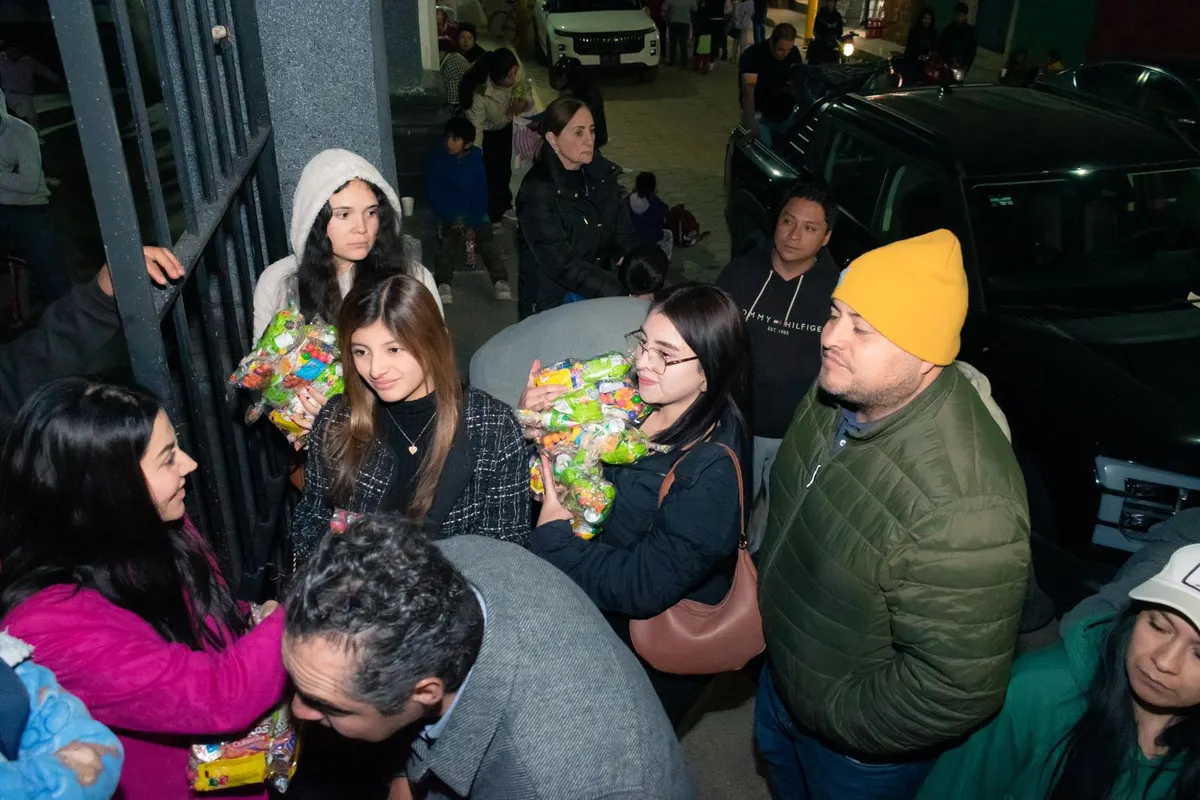 Más de mil aguinaldos entregó la diputada Nayeli Salvatori a habitantes del Distrito 18
