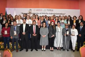 Reconoce Conalep Puebla a personal por cinco y 30 años de servicio