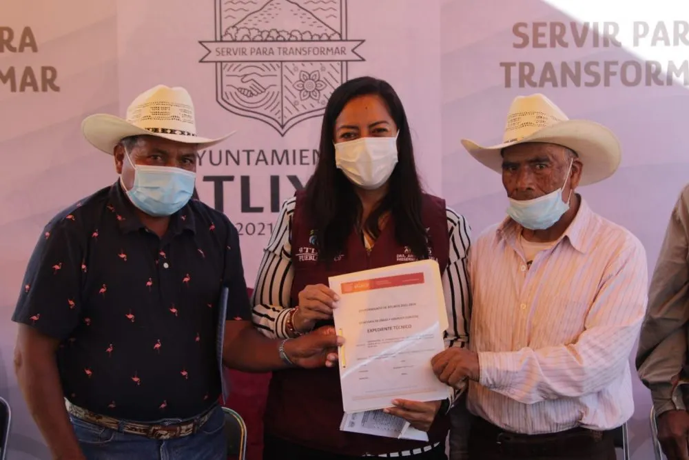 Ariadna Ayala inicia obra en la junta auxiliar San Juan Ocotepec y colonia Huexocuapan.