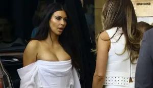 Kim Kardashian roba miradas con escote en Miami
