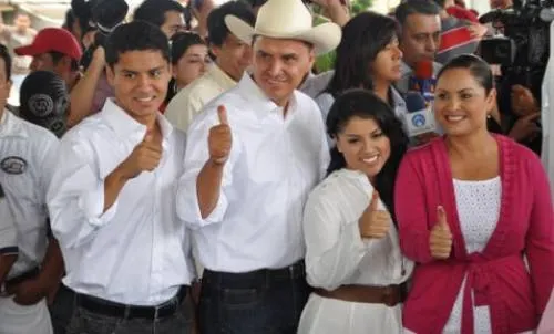 Buscan investigar casas de la hija de Sandoval