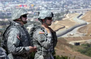Despliegan en Texas a Guardia Nacional para contener migrantes