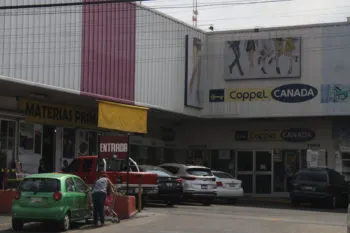 Sujetos armados asaltan tienda Coppel en la colonia Reforma