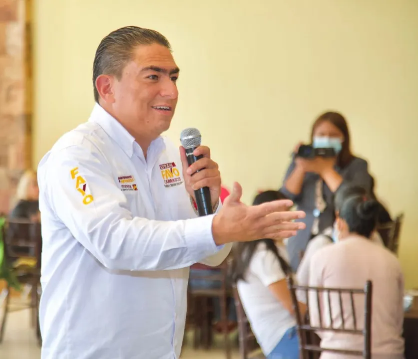 Crear Instituto para Cumplir a la Mujer, ICUMU, compromiso de Efraín Fayo Carrasco