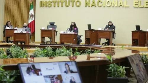 Consejero del INE sufre intento de extorsión en plena sesión
