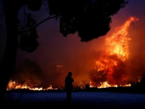 Elevan a 7 la cifra de muertos por incendios en Grecia