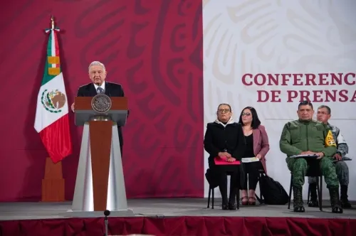AMLO sobre criticas contra CFE y Bartlett: â€œEl Dios de los conservadores es el dinero”