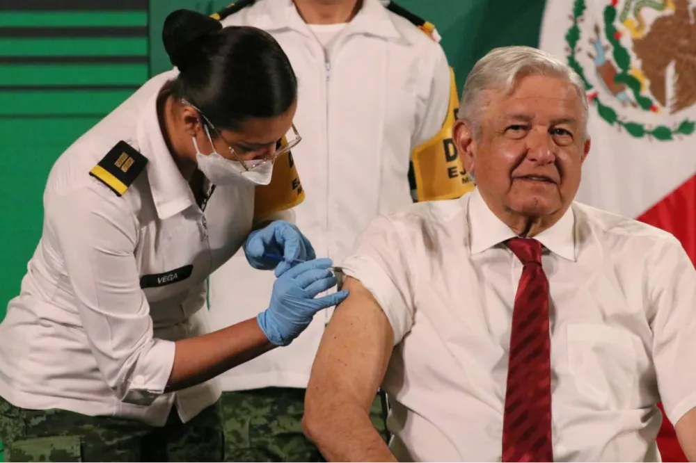 AMLO vacuna