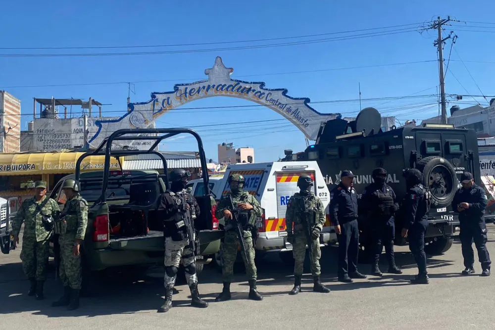 Despliegan operativo en inmediaciones de la Central de Abasto ante demandas de los locatarios