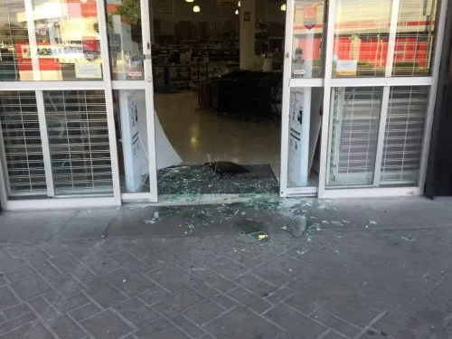 Roban la tienda Office Max ubicada en Plaza San Pedro