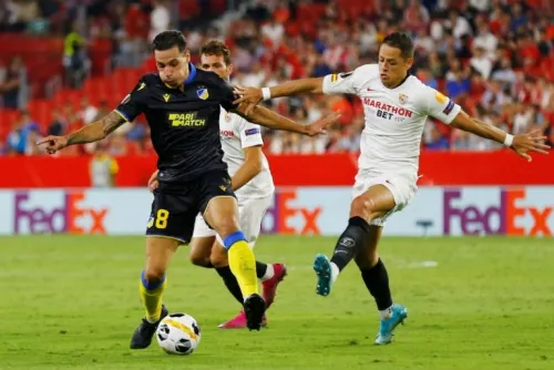 Javier Hernández es titular en victoria de Sevilla 1-0 ante Levante