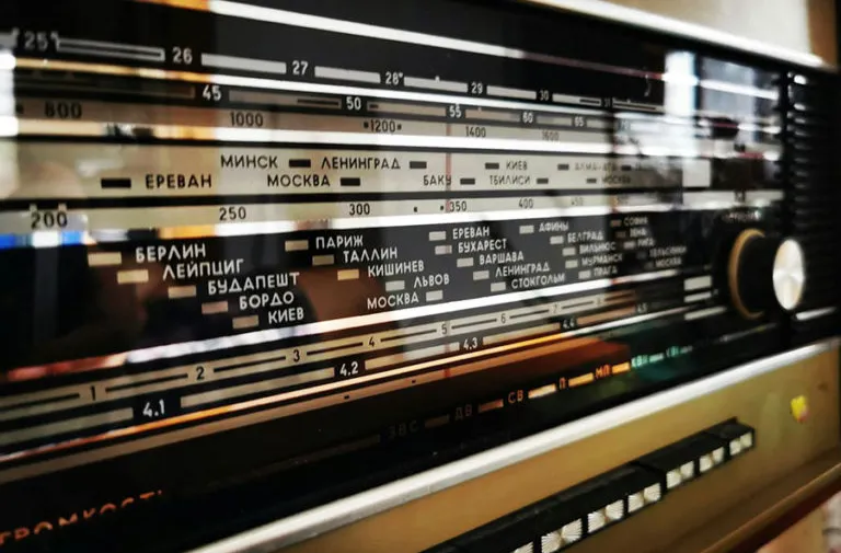 ¡Larga vida a la radio!