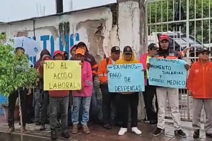 Protesta Trabajadores Limpia Acatlan