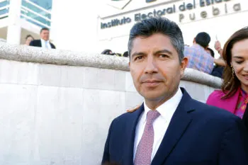 Eduardo Rivera acusa a Morena de querer “chupar” y quebrar su alianza al llevarse a priistas