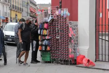 Gobierno Estatal pide a Lalo Rivera dialogar con comercio informal del CH para su reubicación
