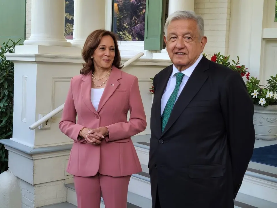 AMLO Kamala H