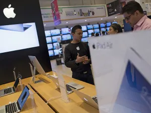 Niega Apple servicio de comunicación a clientes