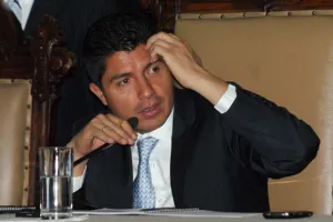 Tras rechazo de miembros del Cabildo, Rivera palomea que Teleférico reanude obras
