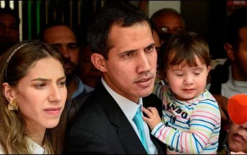Guaidó pide a López Obrador colocarse del lado correcto de la historia