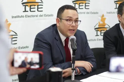Rechaza Jacinto Herrera acusación de manipulación de paquetería electoral;huye ante cuestionamientos