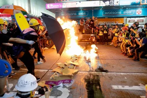 Nueva jornada de disturbios en Hong Kong por protestas