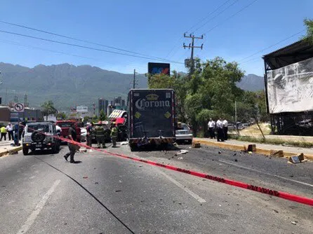 Accidente camión de cervezas en Nuevo León