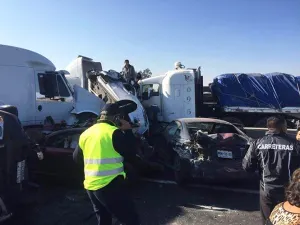 Oficial: 6 muertos y 25 heridos por megacarambola en Circuito Mexiquense