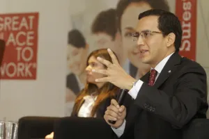 Lamenta rector que candidatos no aprovechen foros en universidades