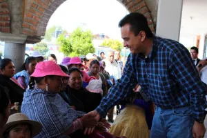 Combate gobierno corrupción en centros de verificación