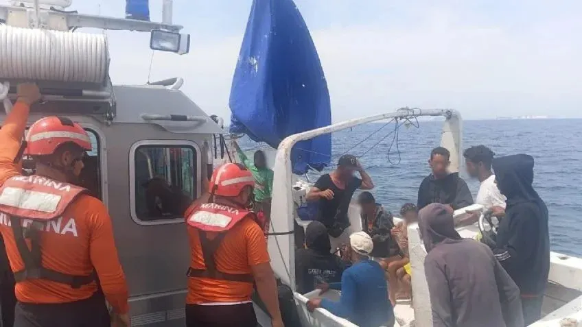 Marina rescata a 16 migrantes cubanos, incluidos cuatro menores, frente a Yucatán