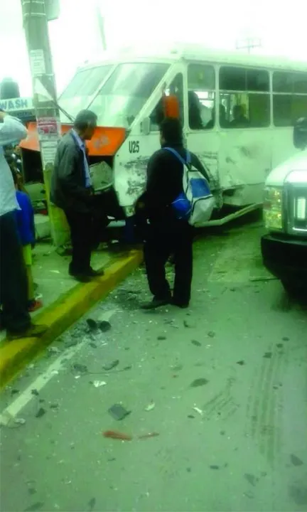 Aparatoso accidente se registró en la colonia Guadalupe Hidalgo