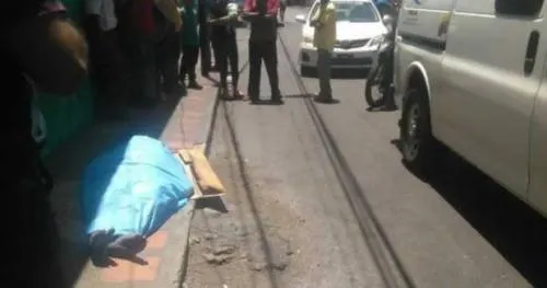 Hombre fallece en vía pública en Hueyapan