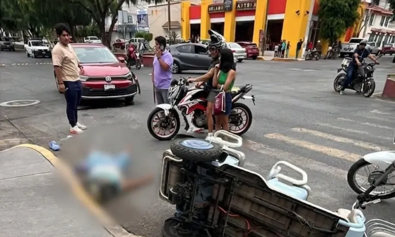 Muere mujer de 42 años tras ser embestida mientras viajaba en bicicleta eléctrica en Tehuacán