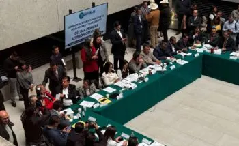 Diputados aprueban en comisiones la nueva Ley de Aguas en medio de protestas de productores
