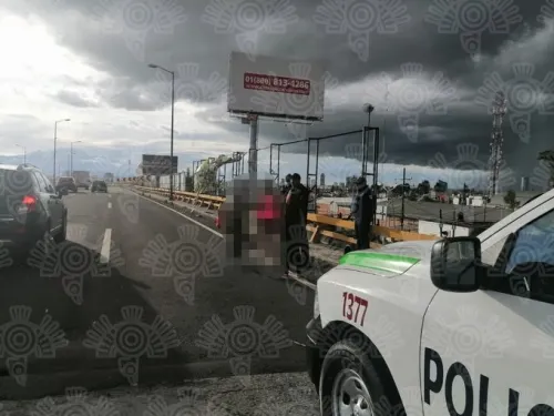 Evitan que mujer se arroje desde el puente vehicular del Periférico Ecológico