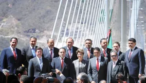 Asiste Moreno Valle a tercer informe de su homólogo de Durango