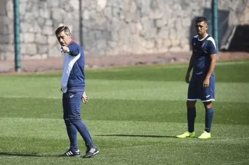 Elías Hernández da un susto en Cruz Azul